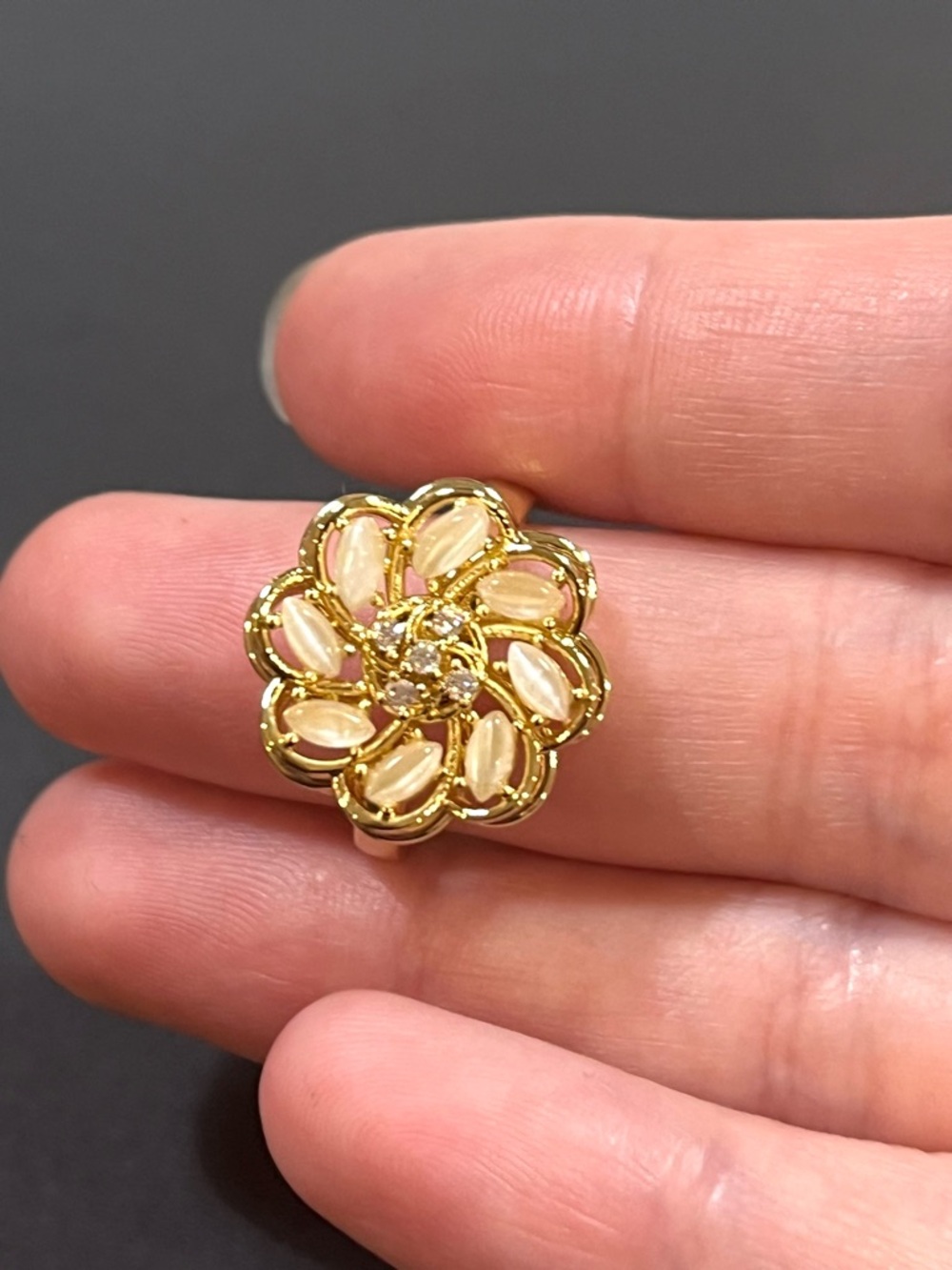 Brand new elegant adjustable Spin Ring